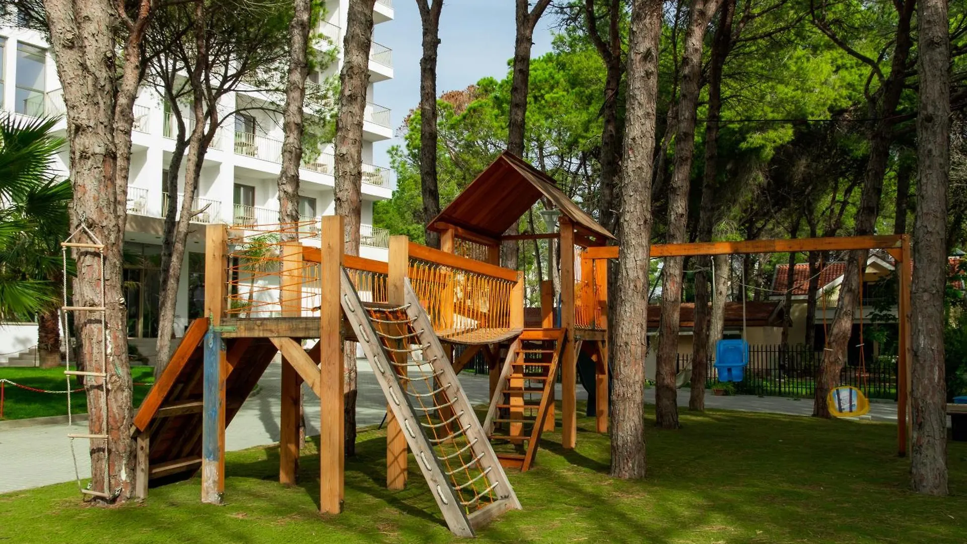 Fllad Resort & Spa Durres Golem  5*, Golem (Tirana)